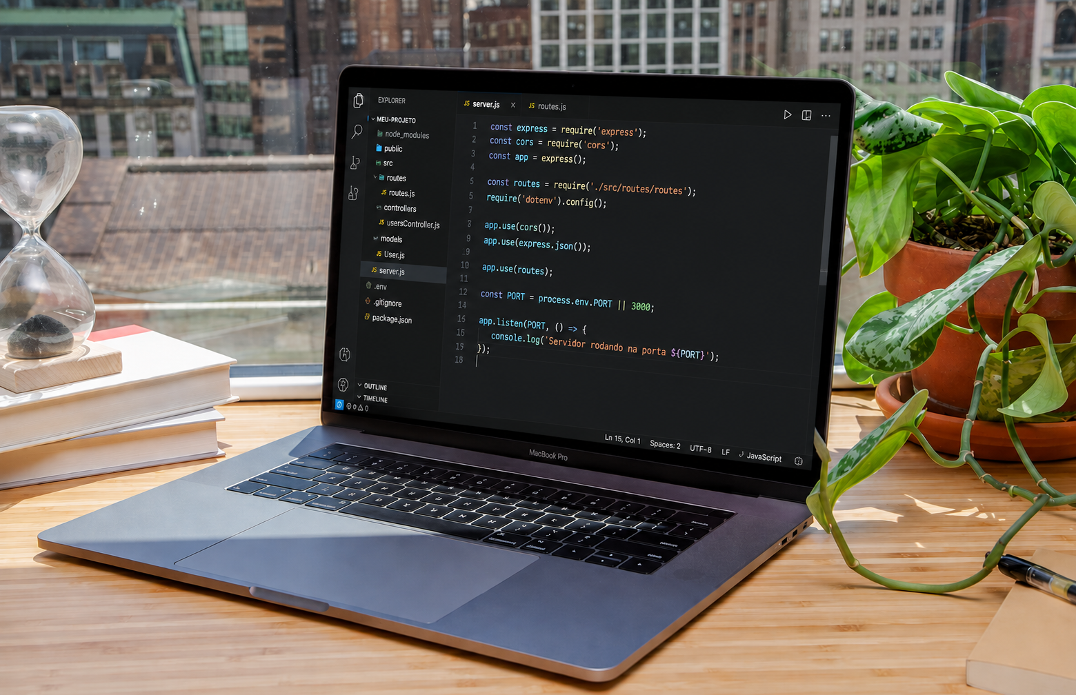 Notebook exibindo um site desenvolvido por Cauã Ravaiano